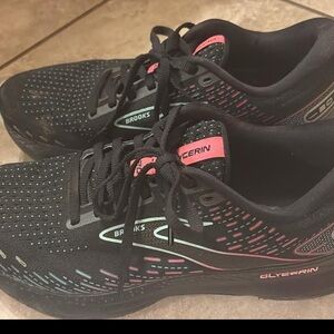 Brooks Women's Black and Pink Athletic Shoes
